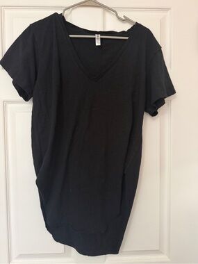 Pebby forevee Black V-Neck Tee